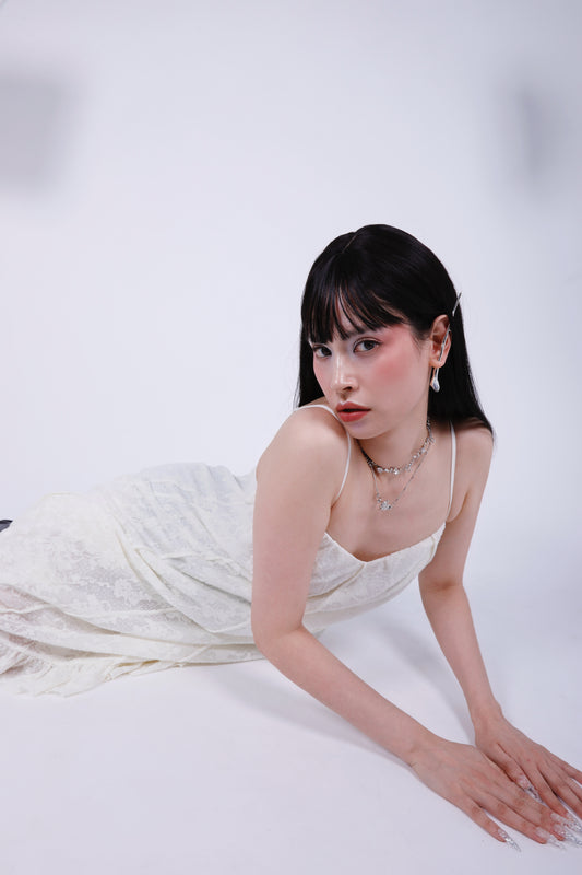 Colette Necklace in frosted silver platinum